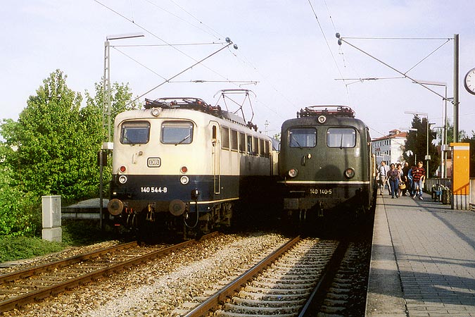 140 544-8 und 140 140-5 in Benningen (S4)